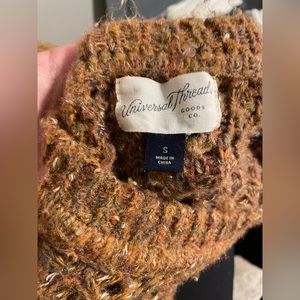 Universal Thread, brown crewneck pullover sweater.
